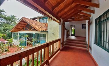 Maat vende Casa en el Condominio  Villeta 2.072m2 $ 1.000Millones