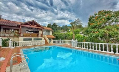 Maat vende Casa en el Condominio  Villeta 2.072m2 $ 1.000Millones