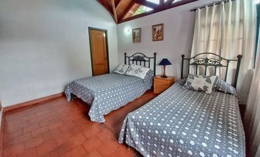 Maat vende Casa en el Condominio  Villeta 2.072m2 $ 1.000Millones