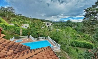 Maat vende Casa en el Condominio  Villeta 2.072m2 $ 1.000Millones