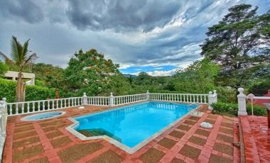 Maat vende Casa en el Condominio  Villeta 2.072m2 $ 1.000Millones