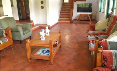 Maat vende Casa en el Condominio  Villeta 2.072m2 $ 1.000Millones