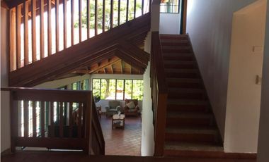 Maat vende Casa en el Condominio  Villeta 2.072m2 $ 1.000Millones