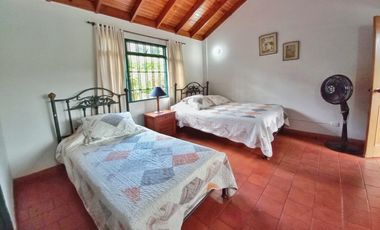 Maat vende Casa en el Condominio  Villeta 2.072m2 $ 1.000Millones