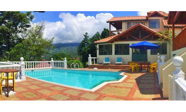 Maat vende Casa en el Condominio  Villeta 2.072m2 $ 1.000Millones