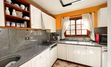 Casa en venta - 3 Dormitorios 3 Baños - 267mts2 - Cochera - Tolosa