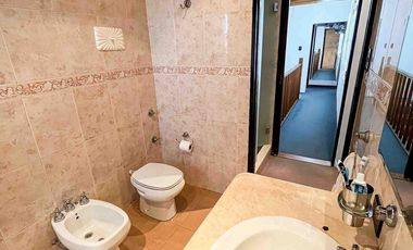 Casa en venta - 3 Dormitorios 3 Baños - 267mts2 - Cochera - Tolosa