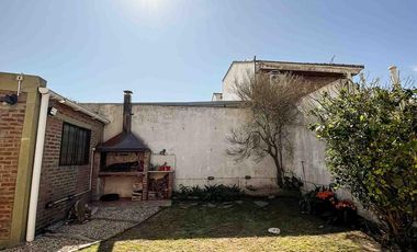 Casa en venta - 3 Dormitorios 3 Baños - 267mts2 - Cochera - Tolosa