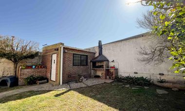 Casa en venta - 3 Dormitorios 3 Baños - 267mts2 - Cochera - Tolosa