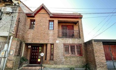 Casa en venta - 3 Dormitorios 3 Baños - 267mts2 - Cochera - Tolosa