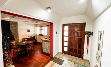 Casa en venta - 3 Dormitorios 3 Baños - 267mts2 - Cochera - Tolosa
