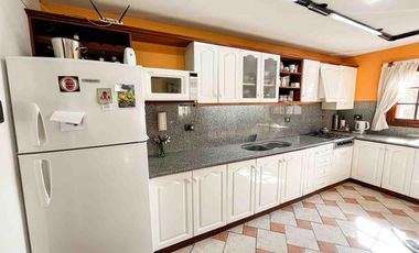 Casa en venta - 3 Dormitorios 3 Baños - 267mts2 - Cochera - Tolosa