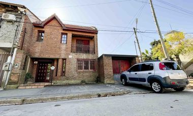 Casa en venta - 3 Dormitorios 3 Baños - 267mts2 - Cochera - Tolosa