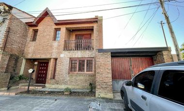 Casa en venta - 3 Dormitorios 3 Baños - 267mts2 - Cochera - Tolosa
