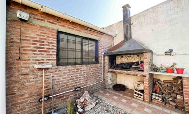 Casa en venta - 3 Dormitorios 3 Baños - 267mts2 - Cochera - Tolosa