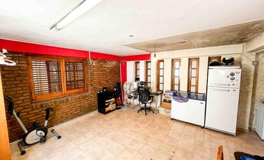Casa en venta - 3 Dormitorios 3 Baños - 267mts2 - Cochera - Tolosa
