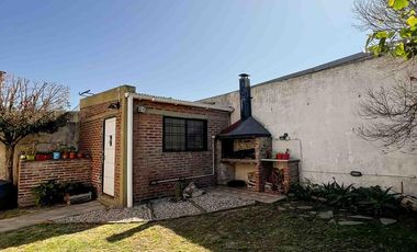 Casa en venta - 3 Dormitorios 3 Baños - 267mts2 - Cochera - Tolosa