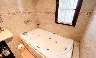 Casa en venta - 3 Dormitorios 3 Baños - 267mts2 - Cochera - Tolosa