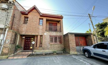 Casa en venta - 3 Dormitorios 3 Baños - 267mts2 - Cochera - Tolosa