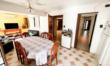 Casa en venta - 3 Dormitorios 3 Baños - 267mts2 - Cochera - Tolosa