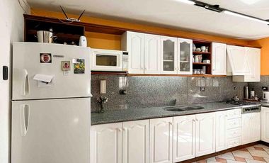Casa en venta - 3 Dormitorios 3 Baños - 267mts2 - Cochera - Tolosa