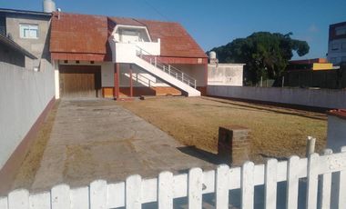 Casa en venta - 2 Dormitorios 2 Baños 1 Cochera - 300Mts2 - Santa Clara del Mar