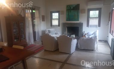 Muy linda Casa en  venta y alquiler en el Barrio Cerrado Guido