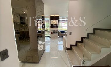 VENTA DE CASA EN CERROS DE PROVENZA, 214 M2 POR $1.285'000.000