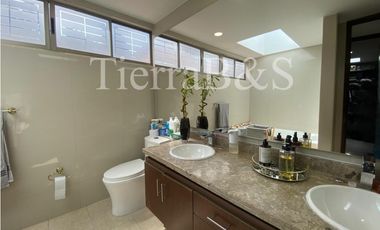 VENTA DE CASA EN CERROS DE PROVENZA, 214 M2 POR $1.285'000.000
