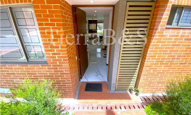 VENTA DE CASA EN CERROS DE PROVENZA, 214 M2 POR $1.285'000.000
