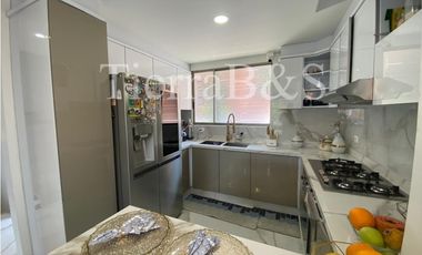 VENTA DE CASA EN CERROS DE PROVENZA, 214 M2 POR $1.285'000.000