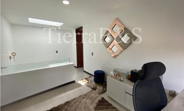 VENTA DE CASA EN CERROS DE PROVENZA, 214 M2 POR $1.285'000.000