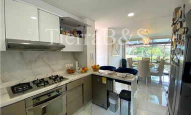 VENTA DE CASA EN CERROS DE PROVENZA, 214 M2 POR $1.285'000.000