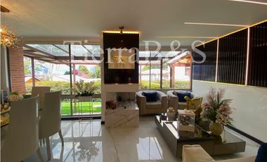 VENTA DE CASA EN CERROS DE PROVENZA, 214 M2 POR $1.285'000.000