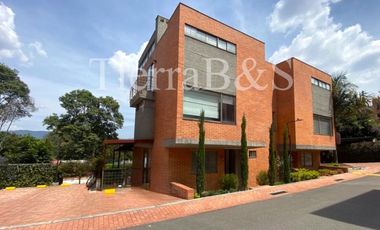VENTA DE CASA EN CERROS DE PROVENZA, 214 M2 POR $1.285'000.000