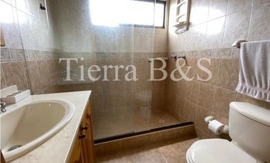 Casa en venta por $600.000.000 COP, 225 m2, tres niveles, esquinera