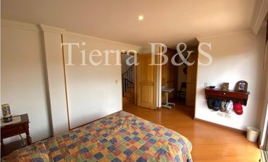 Casa en venta por $600.000.000 COP, 225 m2, tres niveles, esquinera