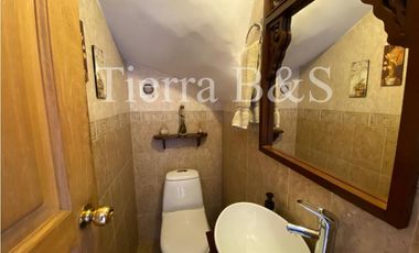 Casa en venta por $600.000.000 COP, 225 m2, tres niveles, esquinera
