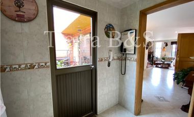 Casa en venta por $600.000.000 COP, 225 m2, tres niveles, esquinera