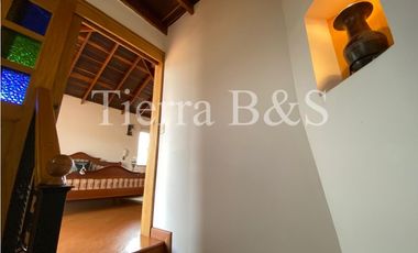 Casa en venta por $600.000.000 COP, 225 m2, tres niveles, esquinera