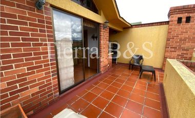 Casa en venta por $600.000.000 COP, 225 m2, tres niveles, esquinera
