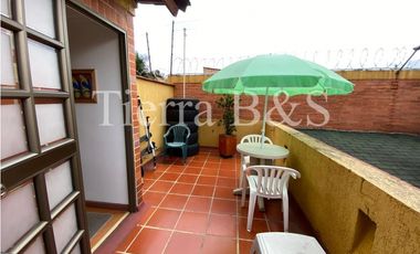 Casa en venta por $600.000.000 COP, 225 m2, tres niveles, esquinera