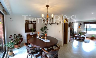 Casa en venta por $600.000.000 COP, 225 m2, tres niveles, esquinera