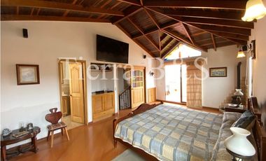 Casa en venta por $600.000.000 COP, 225 m2, tres niveles, esquinera