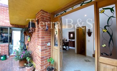 Casa en venta por $600.000.000 COP, 225 m2, tres niveles, esquinera