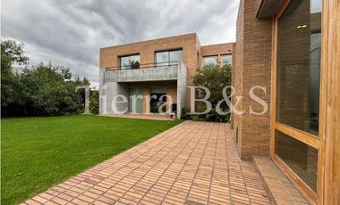 ARRIENDO DE CASA EN SAN SIMÓN, LOTE DE 1400 M2 POR $20'000.000