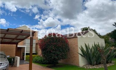 ARRIENDO DE CASA EN SAN SIMÓN, 300 M2 POR $10'500.000