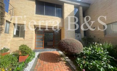 ARRIENDO DE AMPLIA CASA EN SAN SIMÓN, 336 M2 $13'900.000