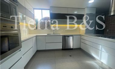 ARRIENDO DE AMPLIA CASA EN SAN SIMÓN, 336 M2 $13'900.000