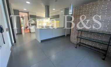 ARRIENDO DE AMPLIA CASA EN SAN SIMÓN, 336 M2 $13'900.000
